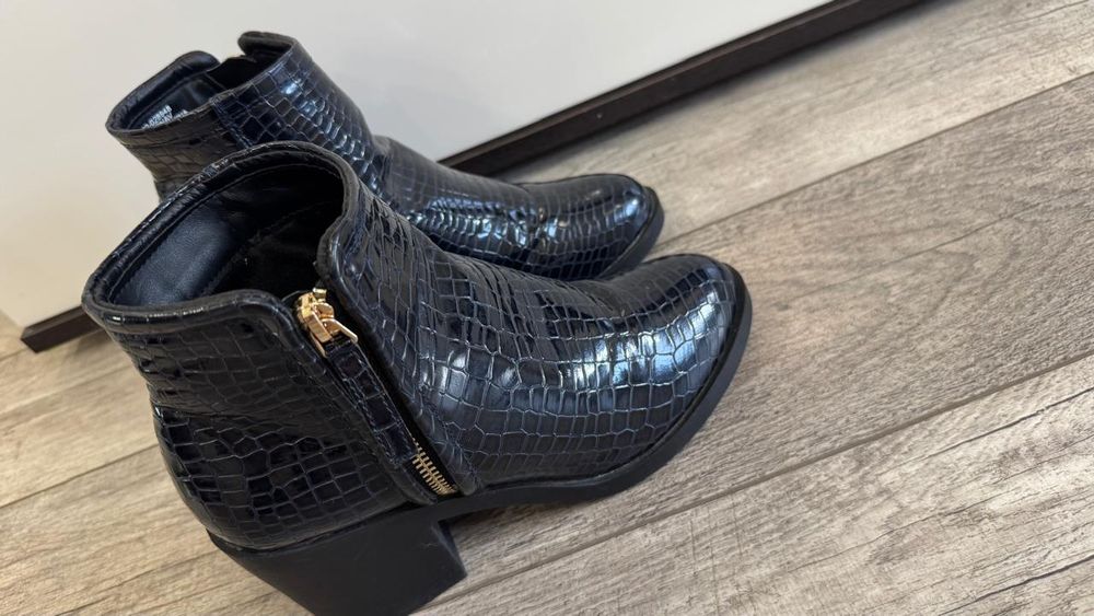 Продажа разной обуви