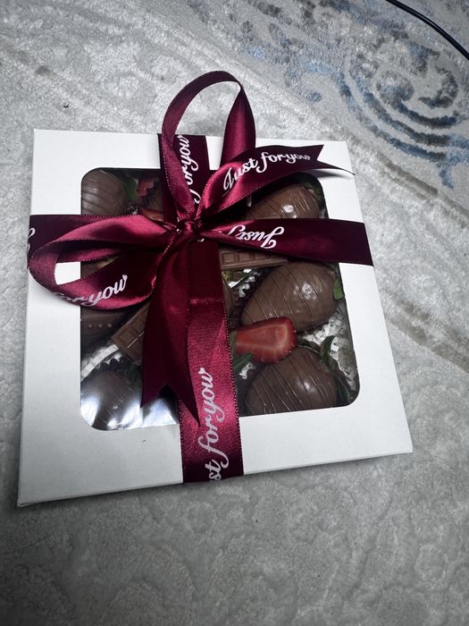 Подарок клубника в шоколаде