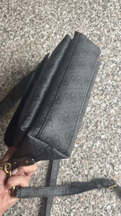 GUESS сумка в идеальном состоянии