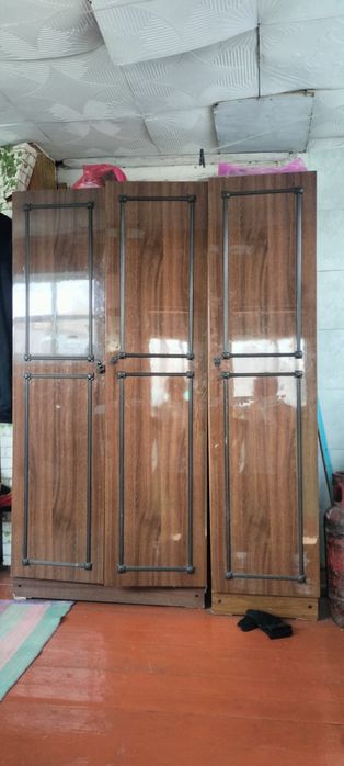 Отдам хорошие шкафы, ковры