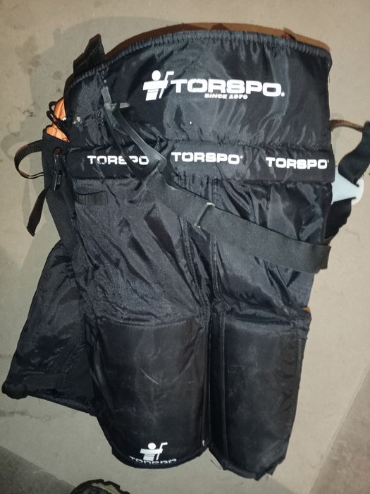 Продам хоккейную форму.