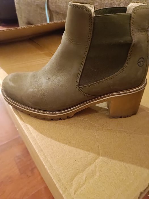 Продам осенние ботинки