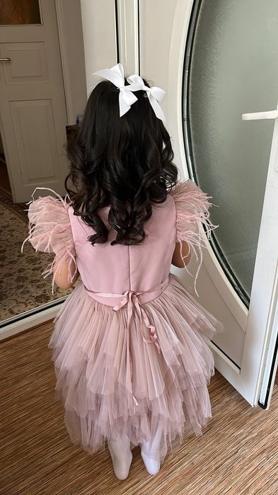 Продам детское платье на 6-7 лет