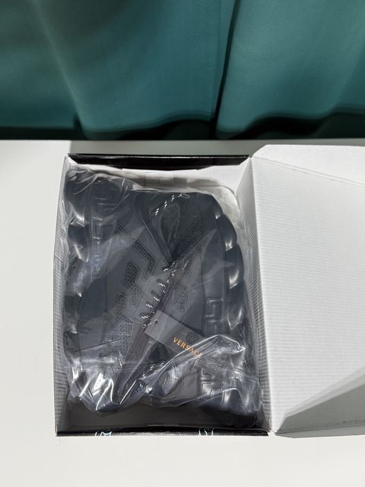 Versace Chain Reaction