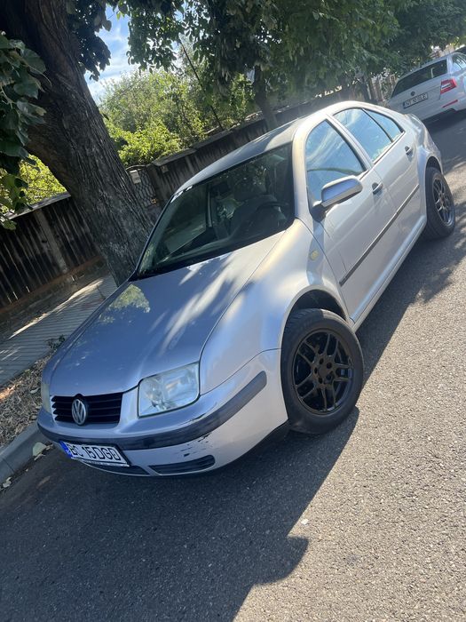 Vand bora 1.6 BENZINA