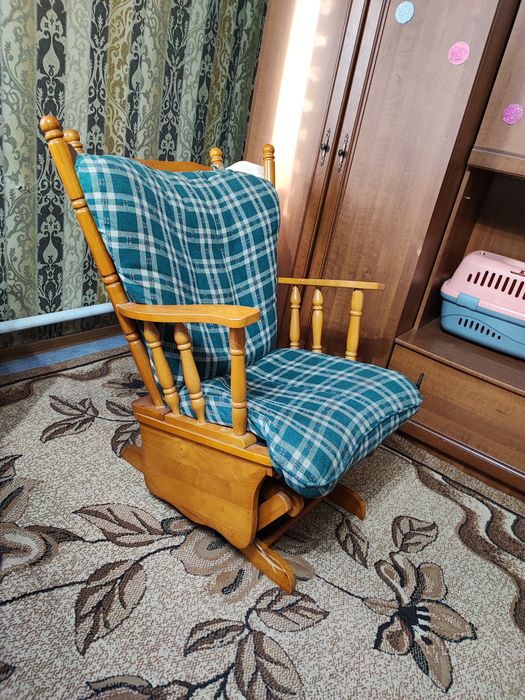 Продам кресло качалку
