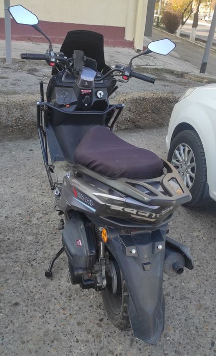 Tayger Skuter sotiladi 150kub
Prabeg 7000km
Xolati yaxshi yangi