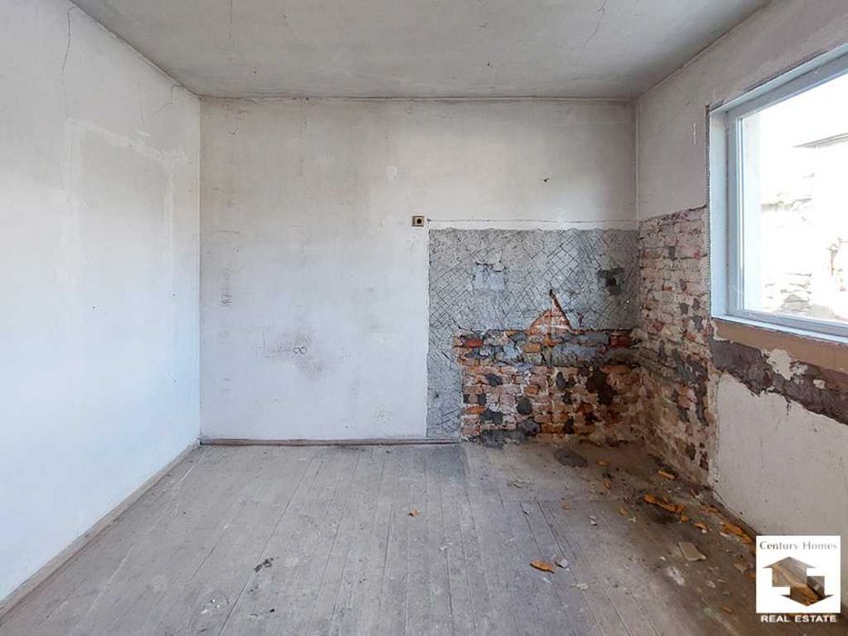 175095 Едноетажна къща за продажба, с равен двор в с. Добромирка