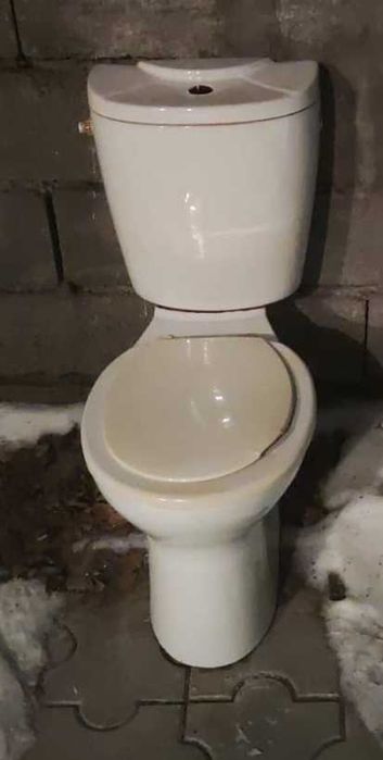 Унитаз в приличном состоянии