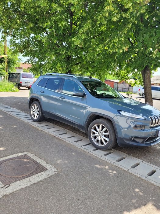 Vând Jeep Cherokee Limited