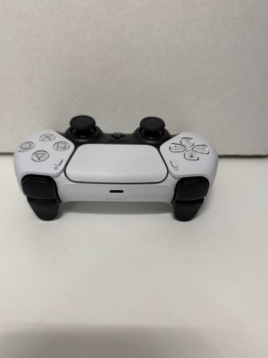 PlayStation 5 1TB в отлично състояние !