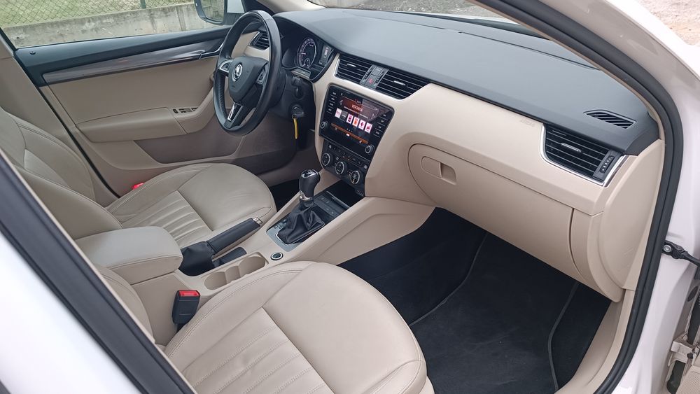 Skoda Octavia 1.6TDI DSG/LED/Печка