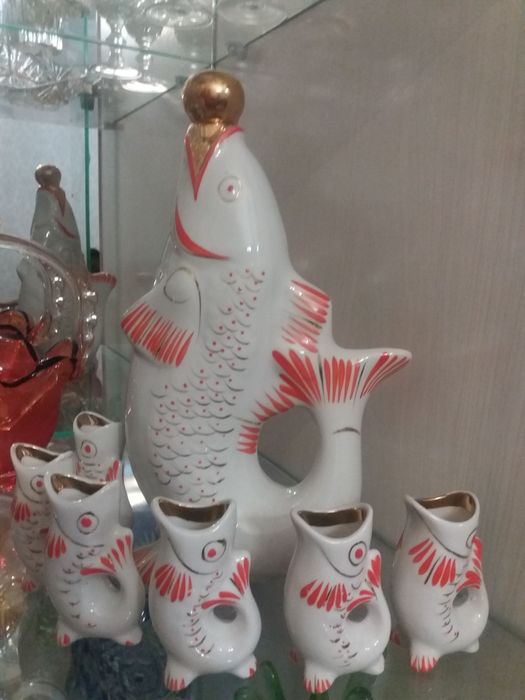 Фарфоровый набор "Рыбки" графин и 6 рюмок 50-60годов СССР.