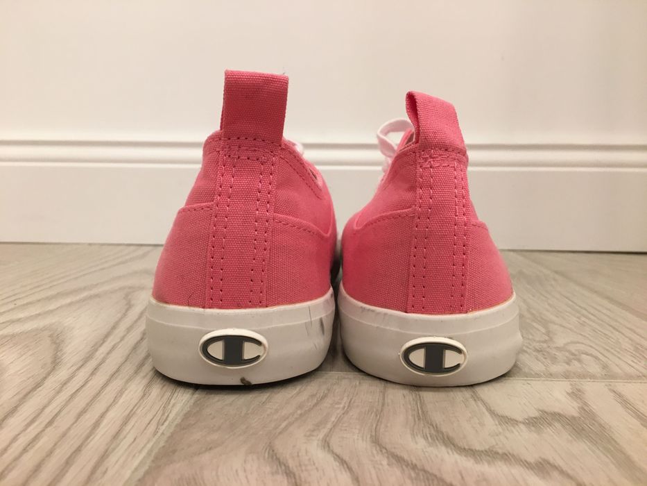 Champion дамски кецове номер 40 и 41.