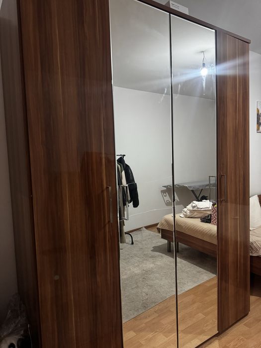 Продам шкаф спальный