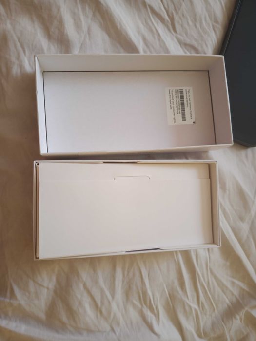 Продавам спешно Honor 200 lite
