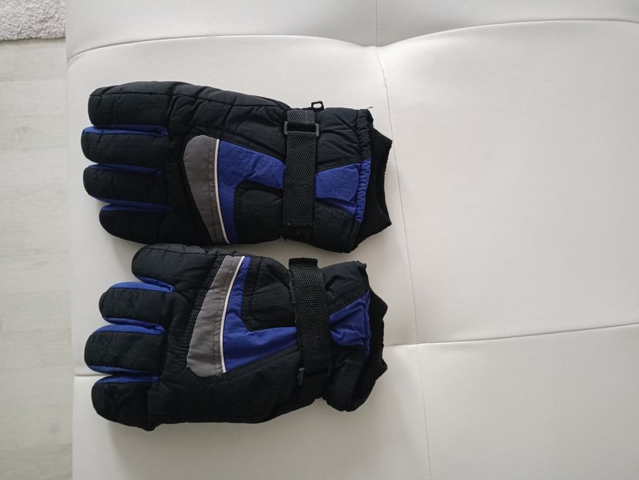 Vând mănuși pentru schi, bărbătești,mărimea L.