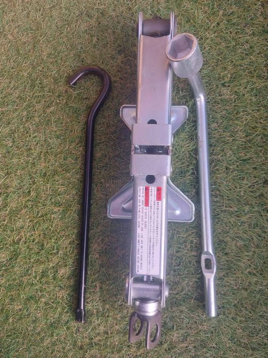 Продавам оригинални нови аварийни инструменти