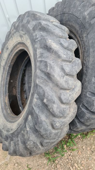 Cauciucuri excavator 11.00R20 și 10.00R20 cu detrapanti