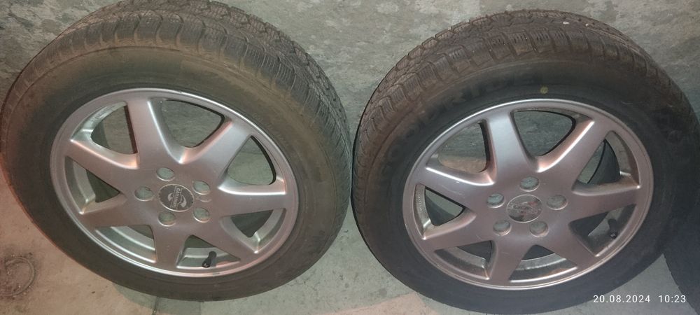 Продавам комплект джанти със зимни гуми
