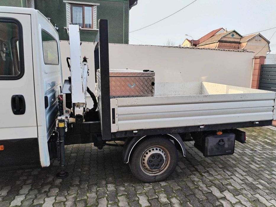 Vand Autoutilitara IVECO 35S11, 3.5 Tone, 7 locuri,  cu macara 700kg