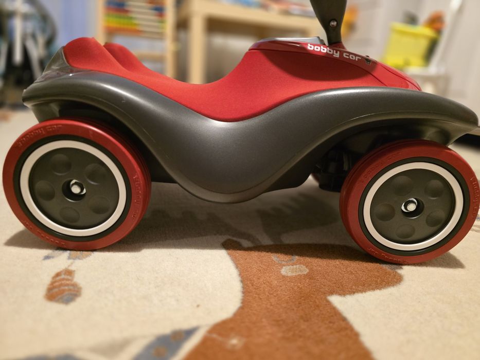 Masinuta de impins Big Bobby Car Next cu sunete si lumini 12luni +