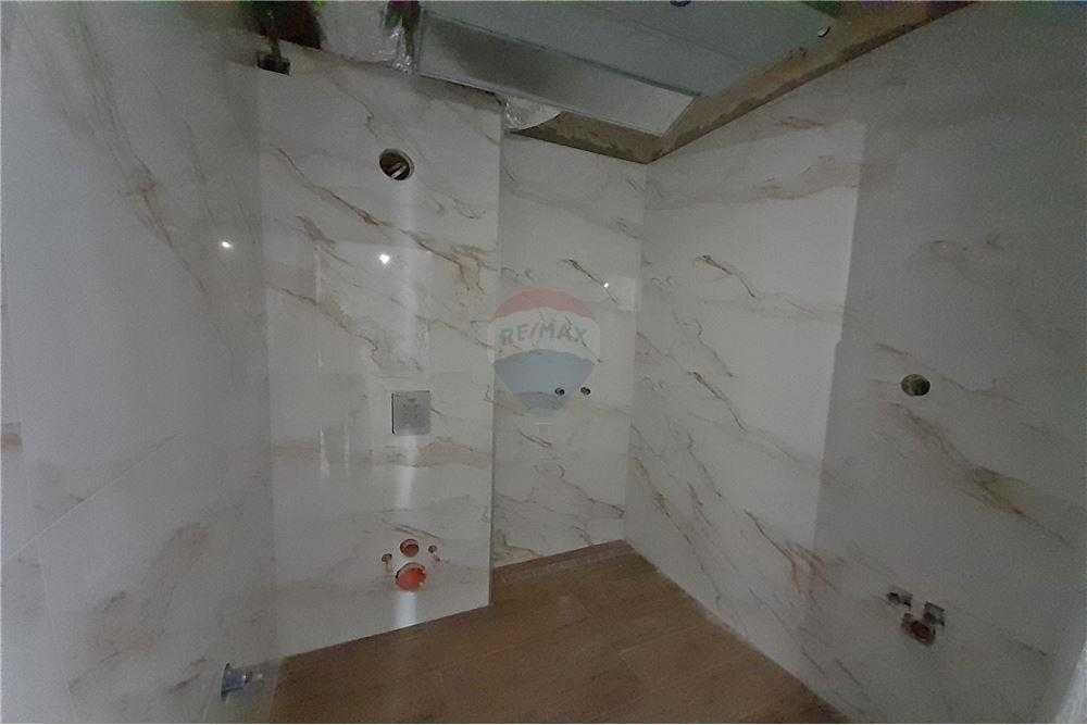 Продава се Многостаен апартамент в Шумен, Математическа гимназия - 141 кв.м за 1412 €/кв.м - Снимка #9