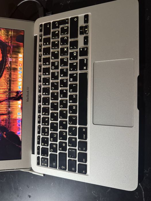 Macbook air sotiladi
