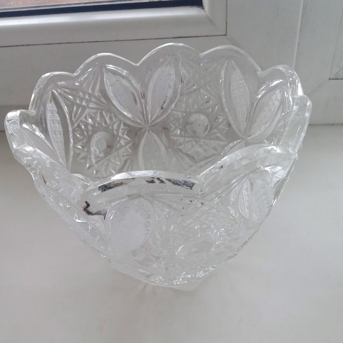 Продам салатницу хрустальную