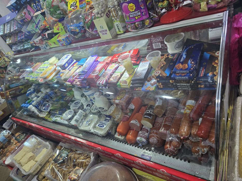 Ветринный холодилник сотилади