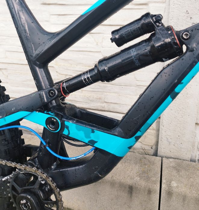 Bicicletă YT Capra 27" AL 2018, Negru Perlat/Albastru Turcoaz.