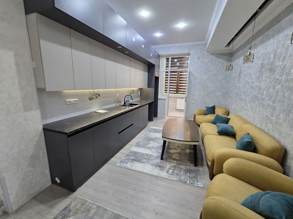 Fargona shaxqr birja oldida 3 xonaik luks uy sotiladi