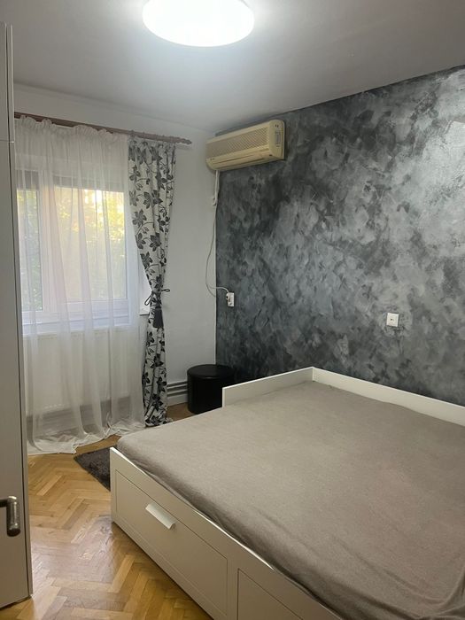 Apartament 3 camere decomandat de inchiriat zona Lunei
