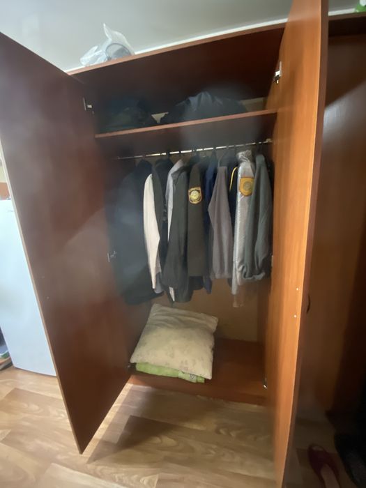 Продается платиной шкаф.