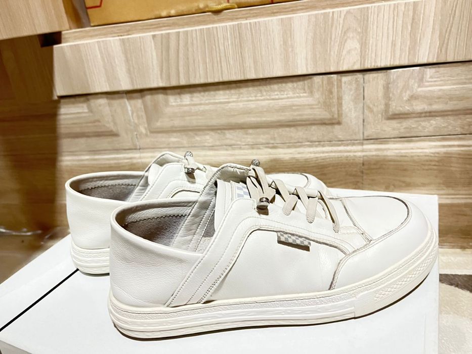 Аяк киім сатылады