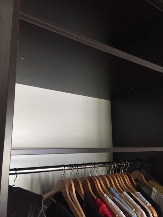 Просторный шкаф для одежды