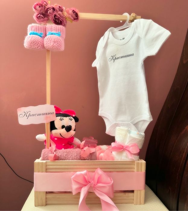 Подарък за погача, изписване или рожден ден- дървено гардеробче