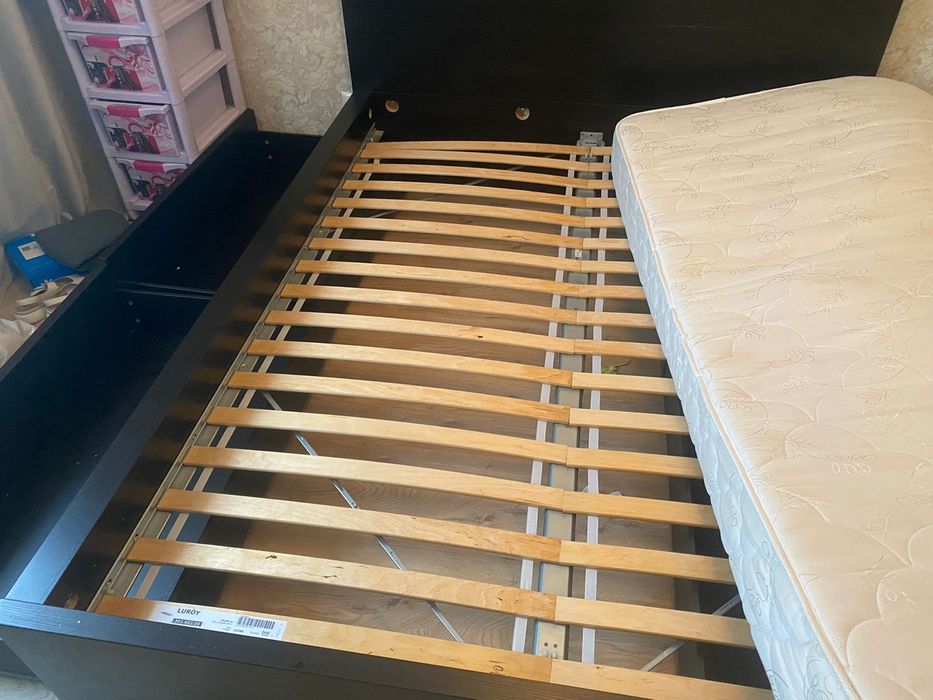 Двуспальная кровать