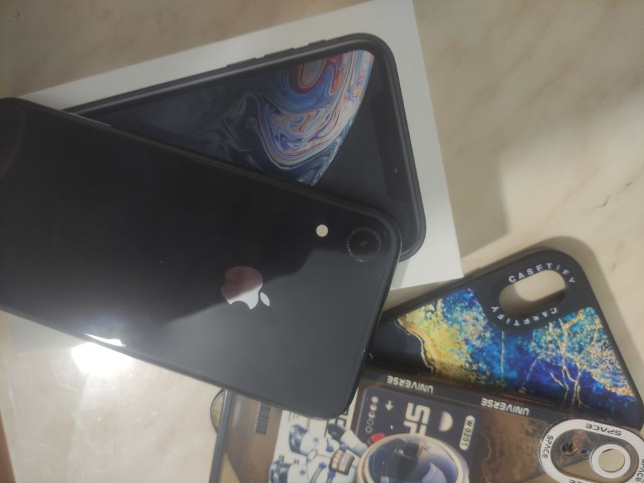 Продам iPhone XR