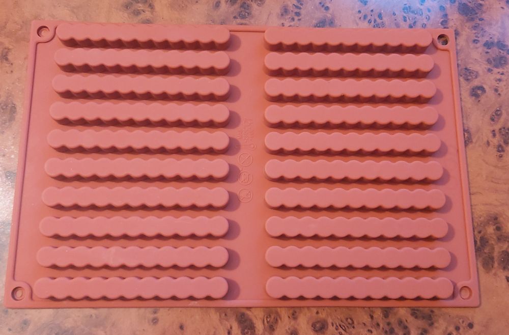 Продам силиконовые формы для теста и шоколада.Цены разные.