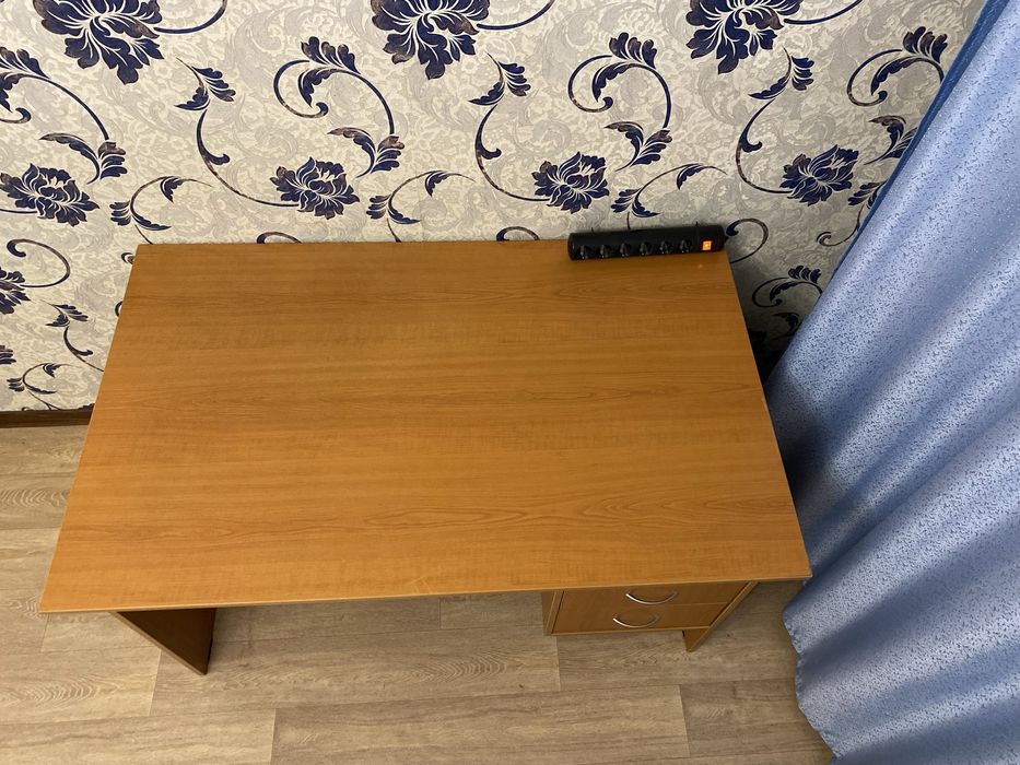 Стол письменный