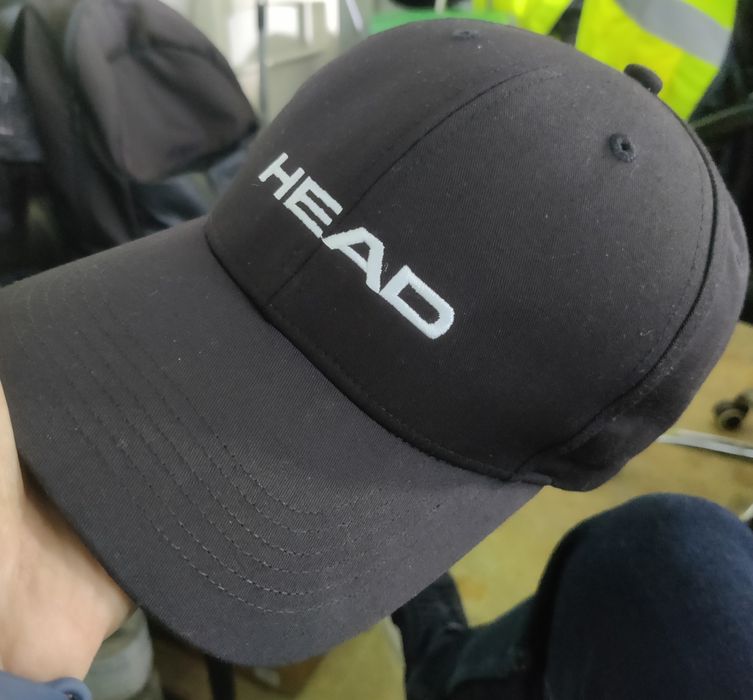 Vând Șapcă Head nouă