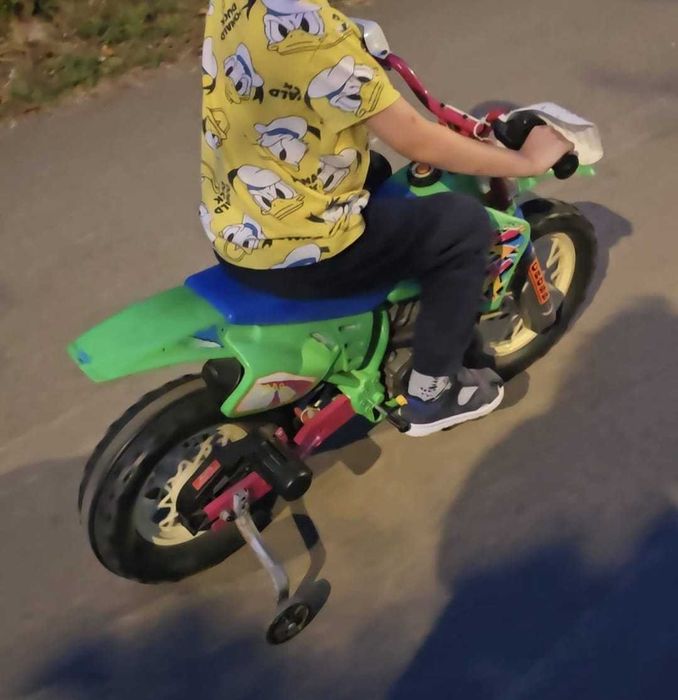 Vand motocicleta electrica copii, cu roti ajutatoare