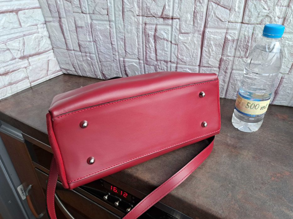 дамска чанта,малка червена чантичка-Нова!естествена кожа