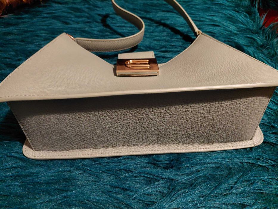 Furla чанта в зелен нюанс