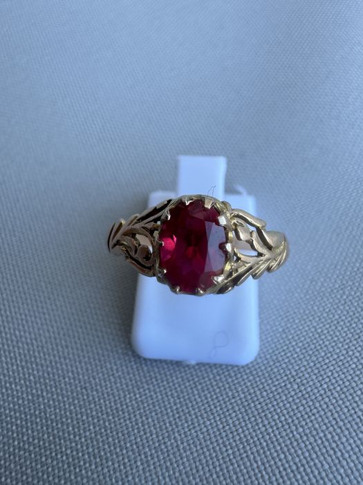 Inel aur si rubin