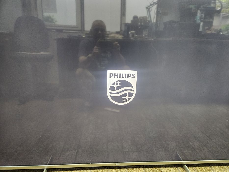 Продавам телевизор PHILIPS 70PUS7555/12