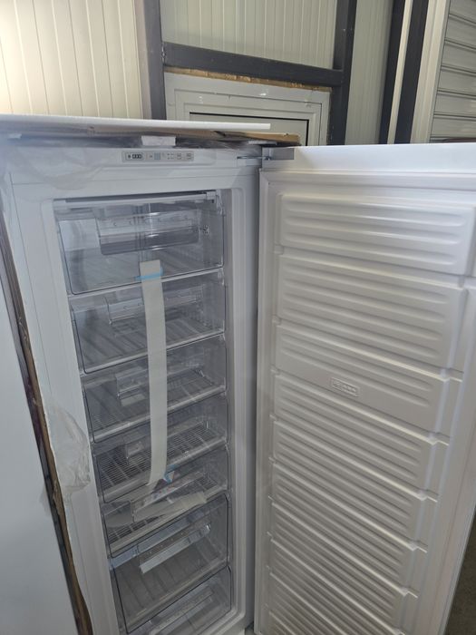 Нов вертикален фризер Снайге/Snaige  170 см 242 л