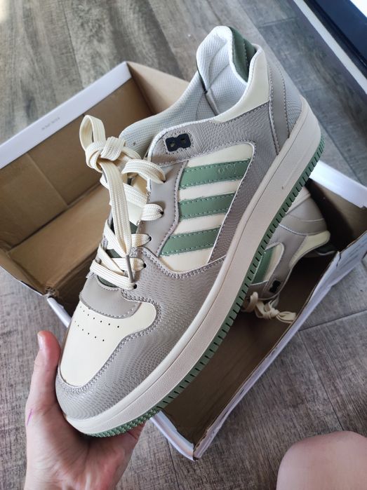 Продам кроссовки новые 47 размер