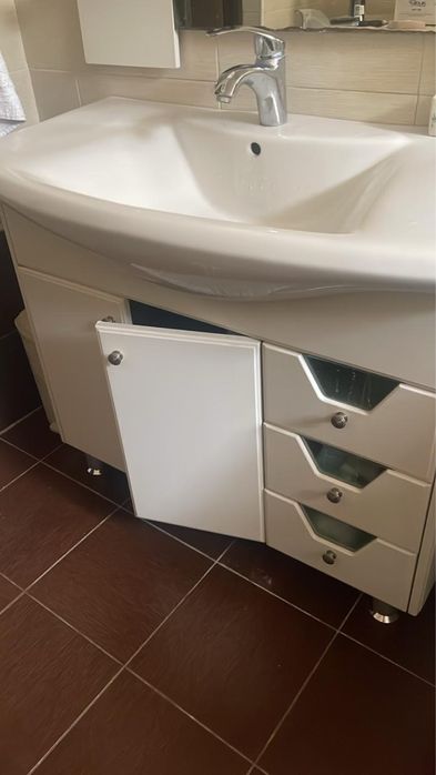 Тумба с зеркалом